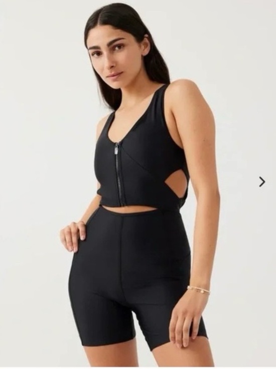 Outdoor Voices Pants - Outdoor voices SplashKnit 6" Bodysuit in black ASO Hailey
Bieber
